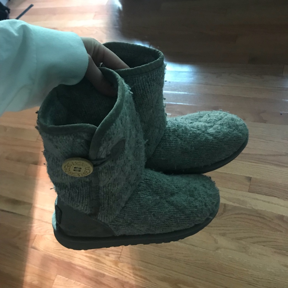 short knit uggs w button